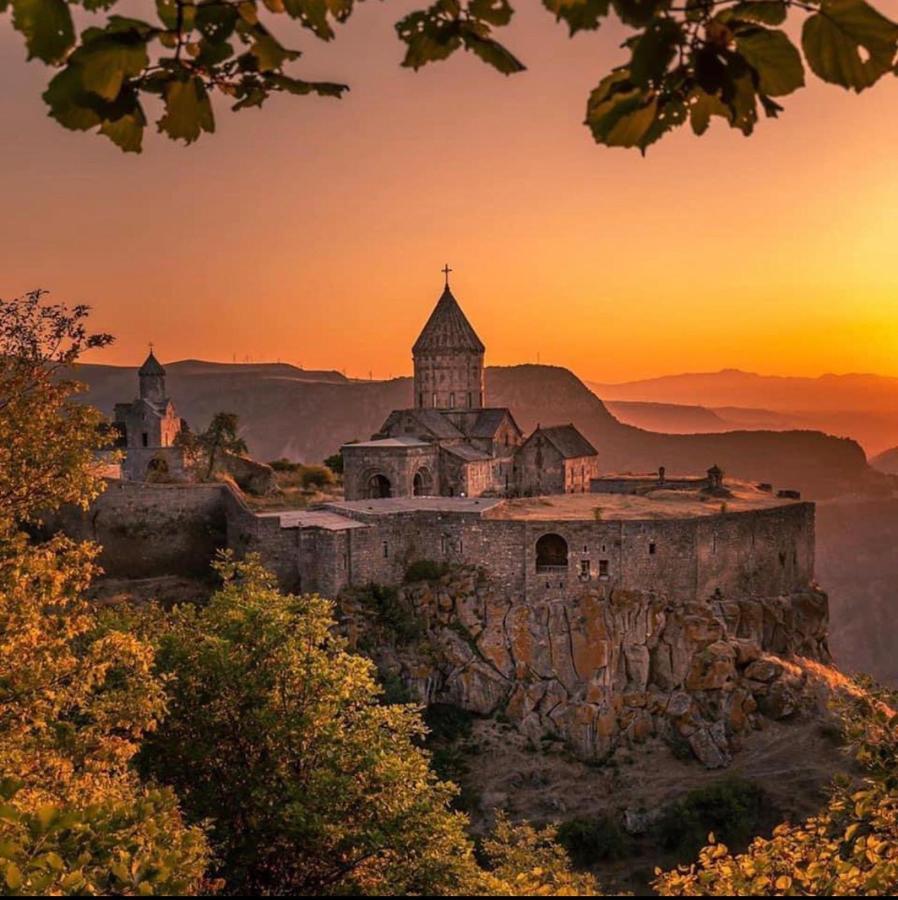 Hayi Tun Guest House Горис Экстерьер фото