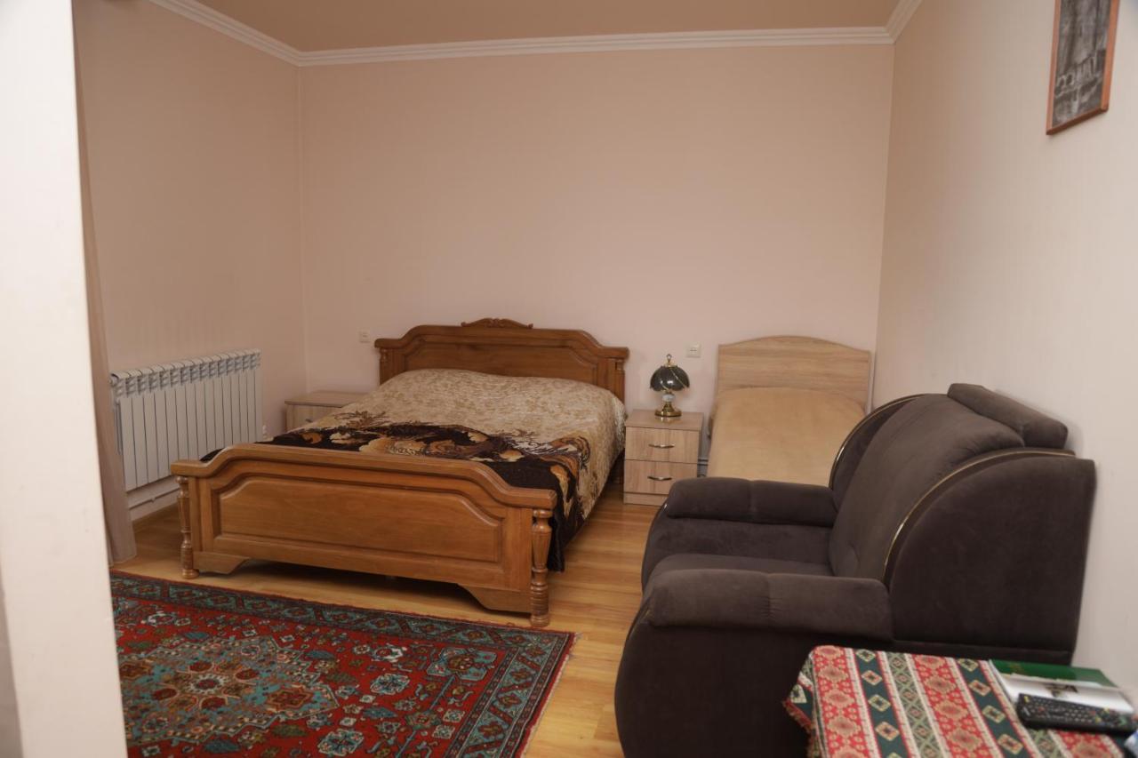 Hayi Tun Guest House Горис Экстерьер фото