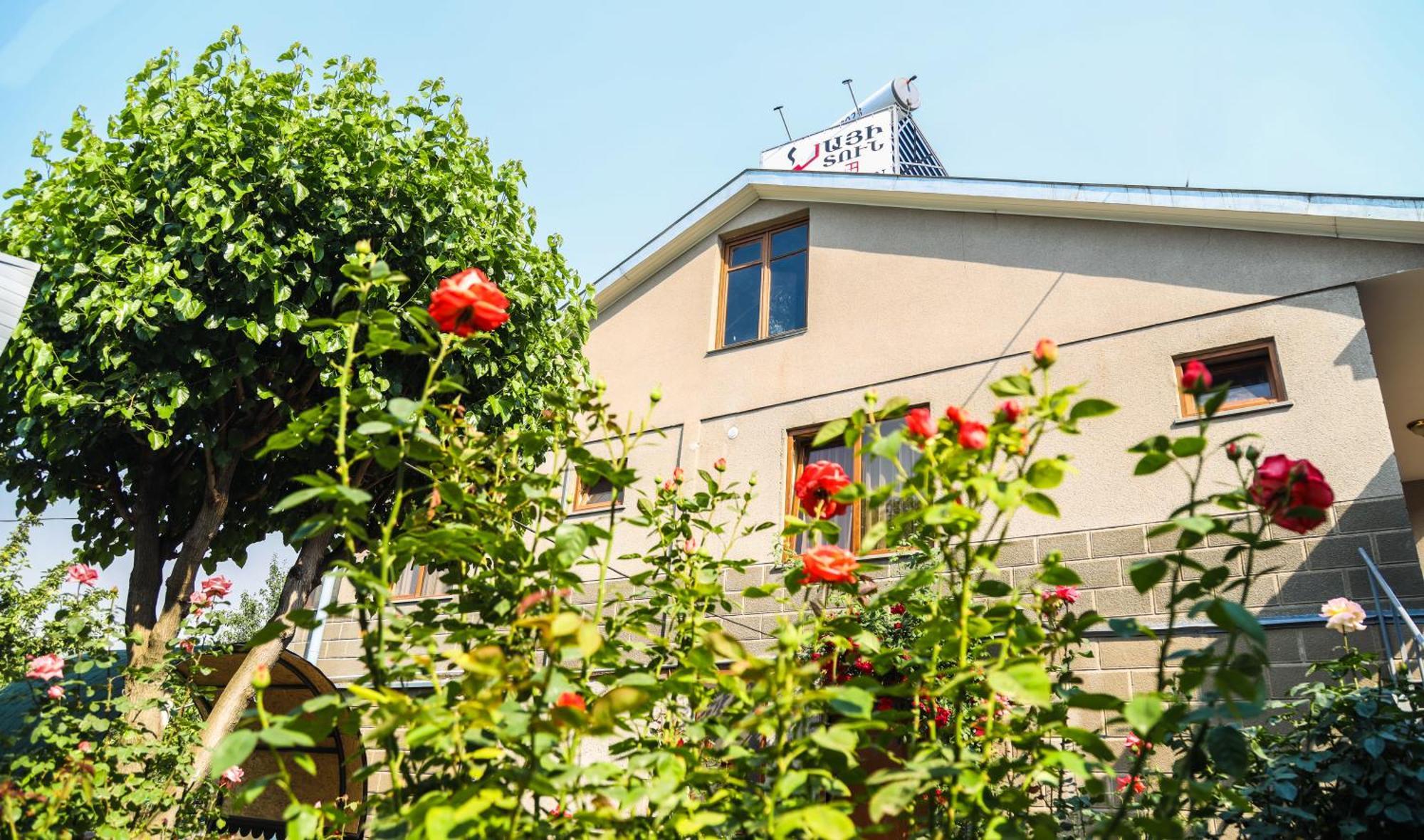 Hayi Tun Guest House Горис Экстерьер фото