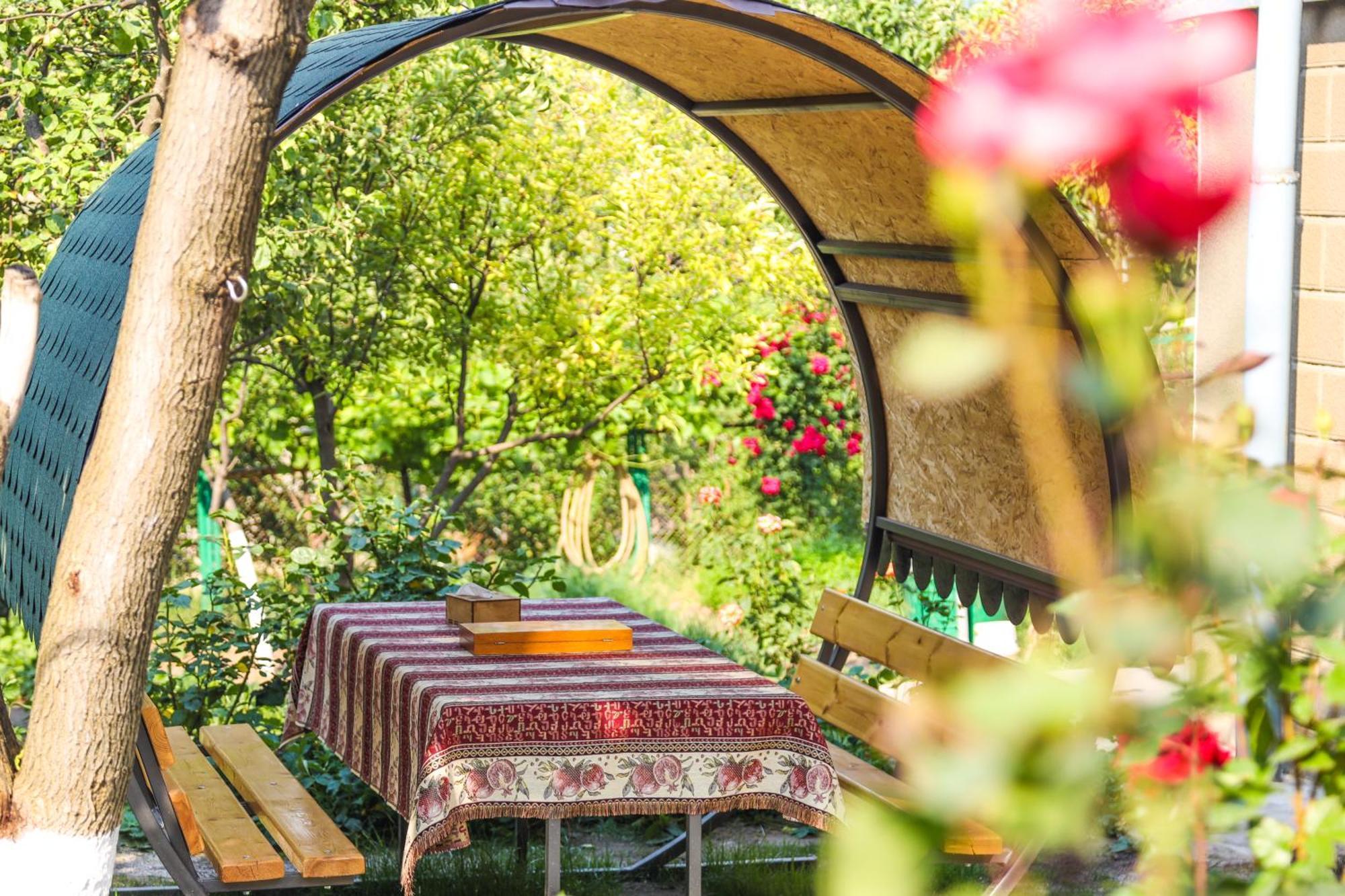 Hayi Tun Guest House Горис Экстерьер фото