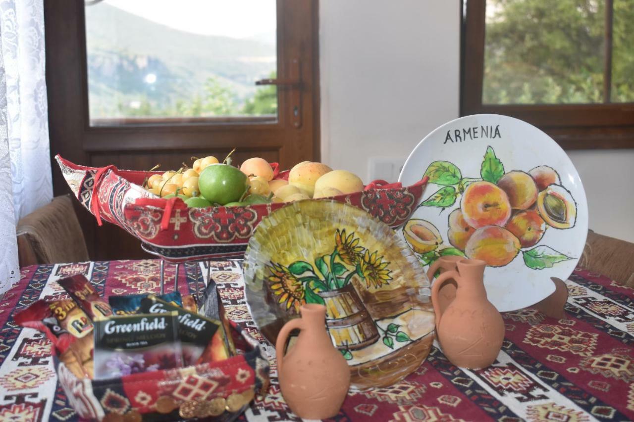 Hayi Tun Guest House Горис Экстерьер фото